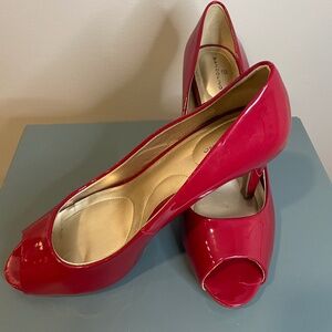 Bandolino Rainaa Red Patent Leather Peep Toe Heels Size 9.5M
